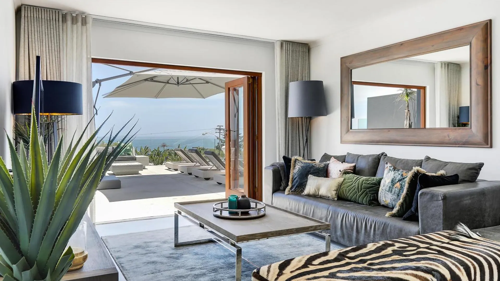 Jo Leo - Camps Bay Lux Villa With Views & Pool Ciudad del Cabo 0*,  Sudáfrica